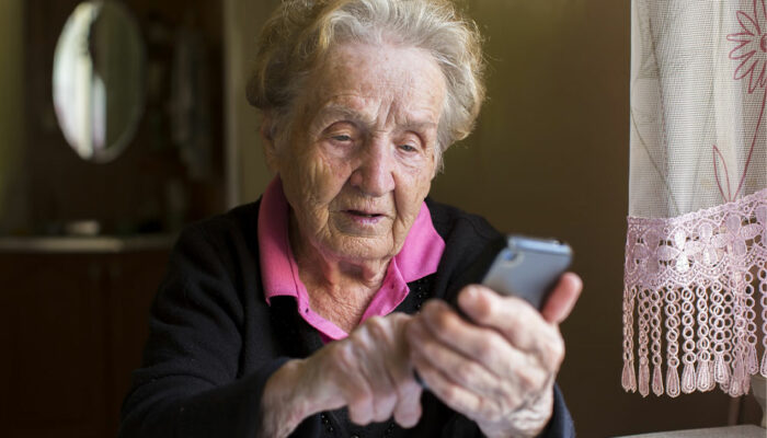 4 popular senior cell phone plan providers