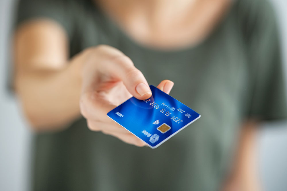 8 credit card habits to avoid