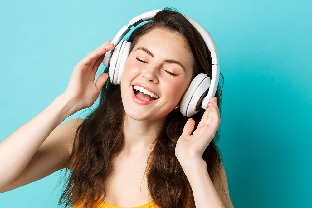 5 ways to prevent hearing loss when using headphones